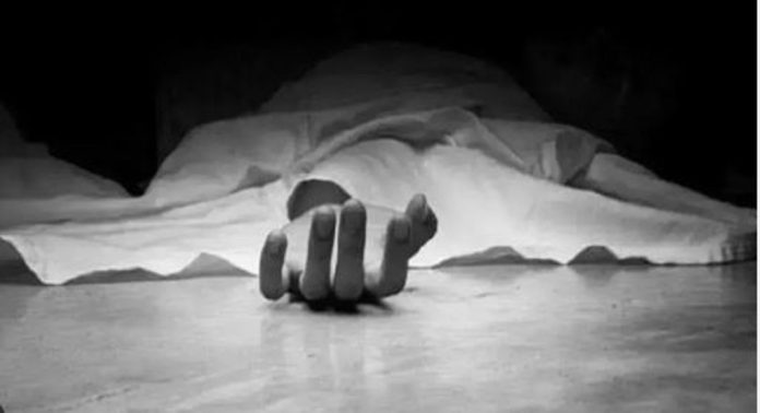കുടുംബ വഴക്ക് ; പാലക്കാട്ടിൽ ഭാര്യയെ വെട്ടിപ്പരിക്കൽപ്പിച്ച ശേഷം ഭർത്താവ് ജീവനൊടുക്കി കുടുംബ വഴക്ക് ; പാലക്കാട്ടിൽ ഭാര്യയെ വെട്ടിപ്പരിക്കൽപ്പിച്ച ശേഷം ഭർത്താവ് ജീവനൊടുക്കി