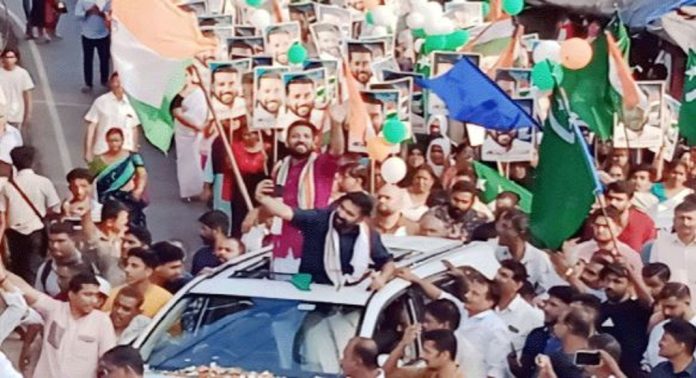 ഷാഫി പറമ്പിലിന് വൻ സീകരണമൊരുക്കി തലശ്ശേരി ; ആവേശത്തിൽ പ്രവർത്തകർ…! ഷാഫി പറമ്പിലിന് വൻ സീകരണമൊരുക്കി തലശ്ശേരി ; ആവേശത്തിൽ പ്രവർത്തകർ…!