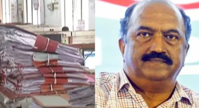 സാമ്പത്തിക പ്രതിസന്ധി ; ഒരു ദിവസം പിന്വലിക്കാവുന്ന ശമ്പളത്തിന് പരിധി ആലോചനയില് സാമ്പത്തിക പ്രതിസന്ധി ; ഒരു ദിവസം പിന്വലിക്കാവുന്ന ശമ്പളത്തിന് പരിധി ആലോചനയില്