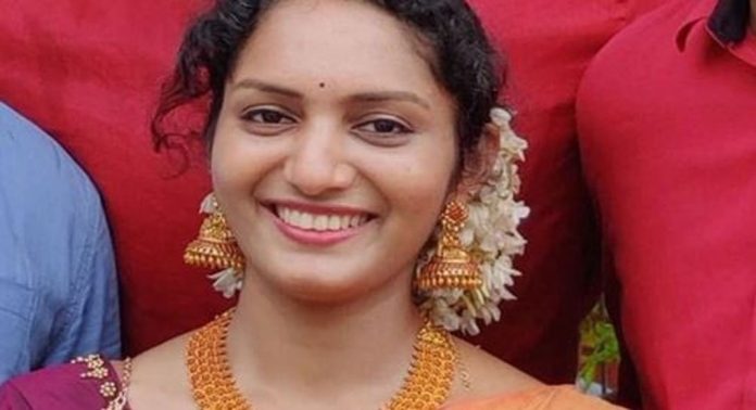 ഡോ. അഭിരാമിയുടെ മരണം ; അസ്വാഭാവികത സംശയിക്കുന്നില്ലെന്ന് ബന്ധുക്കൾ ഡോ. അഭിരാമിയുടെ മരണം ; അസ്വാഭാവികത സംശയിക്കുന്നില്ലെന്ന് ബന്ധുക്കൾ