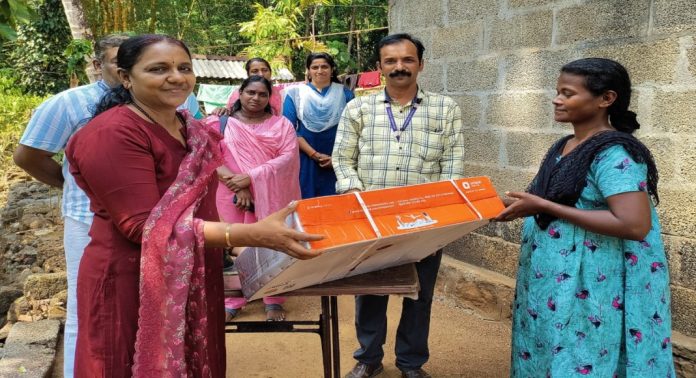 ശയ്യാവലംബിയായ കുട്ടിയുടെ മാതാവിന് ജീവിതം തുന്നിച്ചേർക്കണം ; തൊഴിൽ സഹായവുമായി റാന്നി ബി.ആർ.സി. ശയ്യാവലംബിയായ കുട്ടിയുടെ മാതാവിന് ജീവിതം തുന്നിച്ചേർക്കണം ; തൊഴിൽ സഹായവുമായി റാന്നി ബി.ആർ.സി.