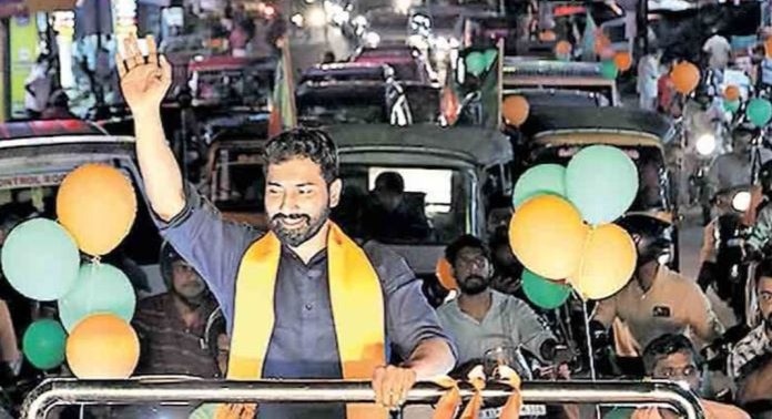 ലോക്സഭാ തെരഞ്ഞെടുപ്പ് ; പ്രവർത്തകരെ ആവേശത്തിലാഴ്ത്തി കാഞ്ഞിരപ്പള്ളിയിൽ അനിൽ ആന്റണിയുടെ റോഡ് ഷോ, വരവേറ്റ് നാട്ടുകാർ…! ലോക്സഭാ തെരഞ്ഞെടുപ്പ് ; പ്രവർത്തകരെ ആവേശത്തിലാഴ്ത്തി കാഞ്ഞിരപ്പള്ളിയിൽ അനിൽ ആന്റണിയുടെ റോഡ് ഷോ, വരവേറ്റ് നാട്ടുകാർ…!