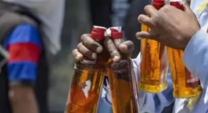 പഞ്ചാബിൽ വ്യാജമദ്യ ദുരന്തo ; അഞ്ച് പേർ മരിച്ചു, നിരവധി പേർ ചികിത്സയിൽ പഞ്ചാബിൽ വ്യാജമദ്യ ദുരന്തo ; അഞ്ച് പേർ മരിച്ചു, നിരവധി പേർ ചികിത്സയിൽ