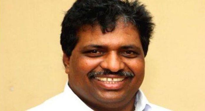 വ്യാജ പ്രചാരണം നടത്തി ; എതിർ നേതാക്കൾക്കെതിരെ കൊടിക്കുന്നിൽ സുരേഷ് വക്കീൽ നോട്ടീസ് അയച്ചു വ്യാജ പ്രചാരണം നടത്തി ; എതിർ നേതാക്കൾക്കെതിരെ കൊടിക്കുന്നിൽ സുരേഷ് വക്കീൽ നോട്ടീസ് അയച്ചു