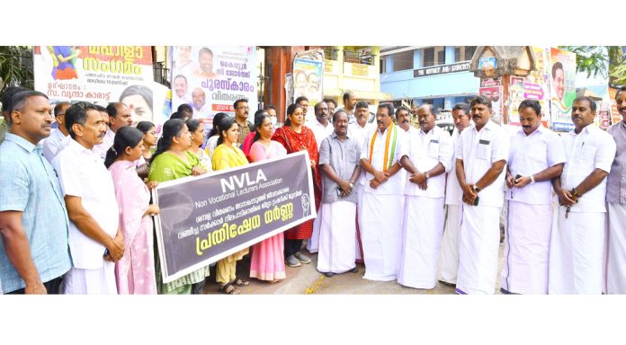 ശമ്പള പ്രതിസന്ധി എൽഡിഎഫ് സർക്കാർ ക്ഷണിച്ചു വരുത്തിയ മഹാദുരന്തം : ആന്റോ ആന്റണി എംപി ശമ്പള പ്രതിസന്ധി എൽഡിഎഫ് സർക്കാർ ക്ഷണിച്ചു വരുത്തിയ മഹാദുരന്തം : ആന്റോ ആന്റണി എംപി