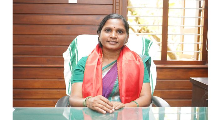 ജില്ലാ പഞ്ചായത്ത് പ്രസിഡന്റായി രാജി പി രാജപ്പന് അധികാരമേറ്റു ജില്ലാ പഞ്ചായത്ത് പ്രസിഡന്റായി രാജി പി രാജപ്പന് അധികാരമേറ്റു