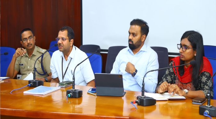 പരിശോധനകള് കര്ശനമാക്കണം : ചെലവ് വിഭാഗം നിരീക്ഷകന് കമലേഷ് കുമാര് മീണ ഐആര്എസ് പരിശോധനകള് കര്ശനമാക്കണം : ചെലവ് വിഭാഗം നിരീക്ഷകന് കമലേഷ് കുമാര് മീണ ഐആര്എസ്