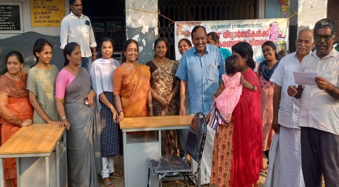 പഴവങ്ങാടി ഗ്രാമപഞ്ചായത്തിൽ കുട്ടികൾക്കുള്ള പഠനോപകരണ വിതരണം നടത്തി പഴവങ്ങാടി ഗ്രാമപഞ്ചായത്തിൽ കുട്ടികൾക്കുള്ള പഠനോപകരണ വിതരണം നടത്തി