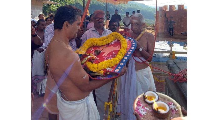 തൃക്കാവനാൽ ശ്രീ മഹാദേവർ ക്ഷേത്രത്തിലെ ശിവരാത്രി മഹോത്സവവും പഞ്ചാക്ഷരി ലക്ഷ നാമജപ യജ്ഞവും തൃക്കാവനാൽ ശ്രീ മഹാദേവർ ക്ഷേത്രത്തിലെ ശിവരാത്രി മഹോത്സവവും പഞ്ചാക്ഷരി ലക്ഷ നാമജപ യജ്ഞവും