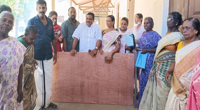 പെരിങ്ങര ഗ്രാമപഞ്ചായത്തില് കട്ടില് വിതരണം നടത്തി പെരിങ്ങര ഗ്രാമപഞ്ചായത്തില് കട്ടില് വിതരണം നടത്തി