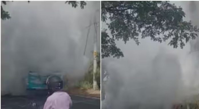 പാലക്കാട് ചിറ്റൂരിന് സമീപം കമ്പിളിചുങ്കത്ത് ഓടിക്കൊണ്ടിരുന്ന ബസിൽ നിന്നും പുക ഉയർന്നു പാലക്കാട് ചിറ്റൂരിന് സമീപം കമ്പിളിചുങ്കത്ത് ഓടിക്കൊണ്ടിരുന്ന ബസിൽ നിന്നും പുക ഉയർന്നു