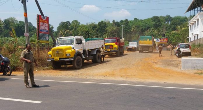 സാറന്മാര് ഉറക്കമുണര്ന്നത് ഇപ്പോള് – കോന്നിയില് അമിതലോഡുമായി വന്ന ടിപ്പര് ലോറികള്ക്ക് പിഴയിട്ടു സാറന്മാര് ഉറക്കമുണര്ന്നത് ഇപ്പോള് – കോന്നിയില് അമിതലോഡുമായി വന്ന ടിപ്പര് ലോറികള്ക്ക് പിഴയിട്ടു