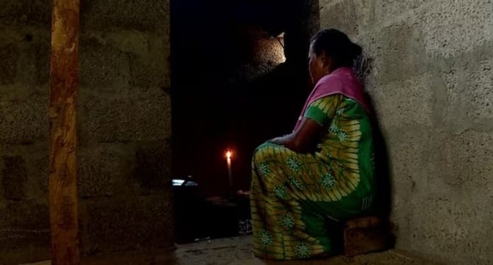 മഹാപ്രളയത്തിൽ വീട് നഷ്ടപ്പെട്ട ഇടുക്കിയിലെ 11 കുടുംബങ്ങൾക്ക് ആറുവർഷം കഴിയുമ്പോഴും കിടപ്പാടമായില്ല മഹാപ്രളയത്തിൽ വീട് നഷ്ടപ്പെട്ട ഇടുക്കിയിലെ 11 കുടുംബങ്ങൾക്ക് ആറുവർഷം കഴിയുമ്പോഴും കിടപ്പാടമായില്ല
