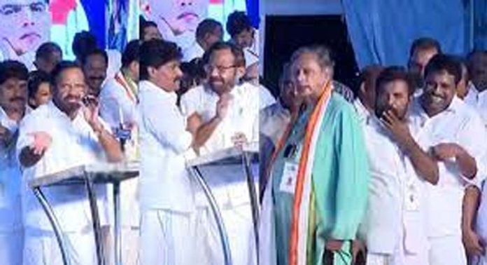 ദേശീയ ഗാനം തെറ്റിച്ച് പാടിയ സംഭവം ; കോണ്ഗ്രസ് നേതാവ് പാലോട് രവിക്കെതിരെ പോലീസിൽ പരാതി ദേശീയ ഗാനം തെറ്റിച്ച് പാടിയ സംഭവം ; കോണ്ഗ്രസ് നേതാവ് പാലോട് രവിക്കെതിരെ പോലീസിൽ പരാതി