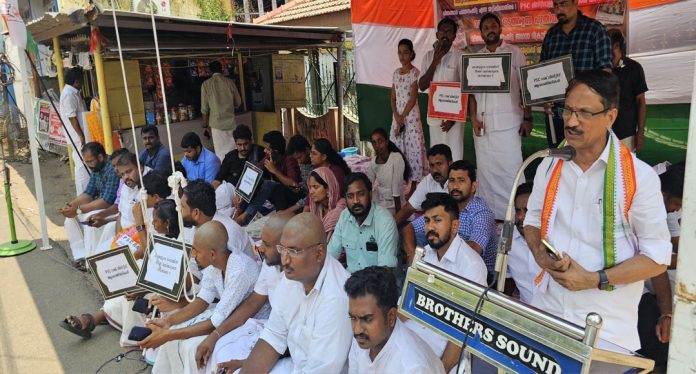 അൻപതിനായിരം ചെറുപ്പക്കാർക്ക് ജോലി ; സർക്കാർ നടത്തുന്ന പ്രചാരണം ജനങ്ങളെ കബളിപ്പിക്കുവാനാണെന്ന് പഴകുളം മധു അൻപതിനായിരം ചെറുപ്പക്കാർക്ക് ജോലി ; സർക്കാർ നടത്തുന്ന പ്രചാരണം ജനങ്ങളെ കബളിപ്പിക്കുവാനാണെന്ന് പഴകുളം മധു
