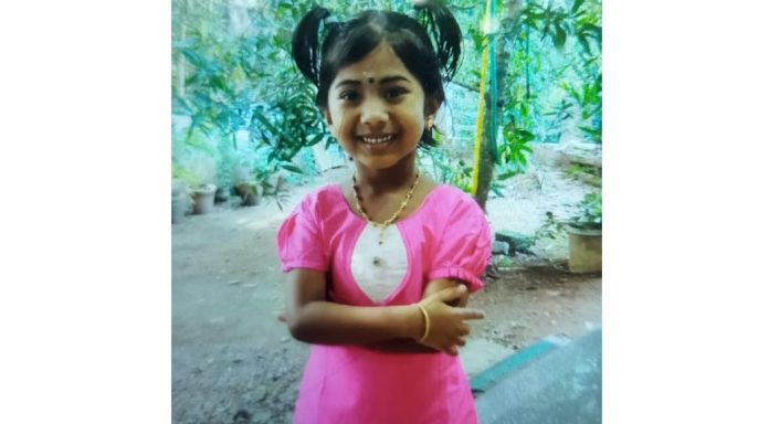 കോന്നിയിൽ തൊട്ടിലിന്റെ കയർ കഴുത്തിൽ കുരുങ്ങി അഞ്ച് വയസുകാരി മരിച്ചു കോന്നിയിൽ തൊട്ടിലിന്റെ കയർ കഴുത്തിൽ കുരുങ്ങി അഞ്ച് വയസുകാരി മരിച്ചു