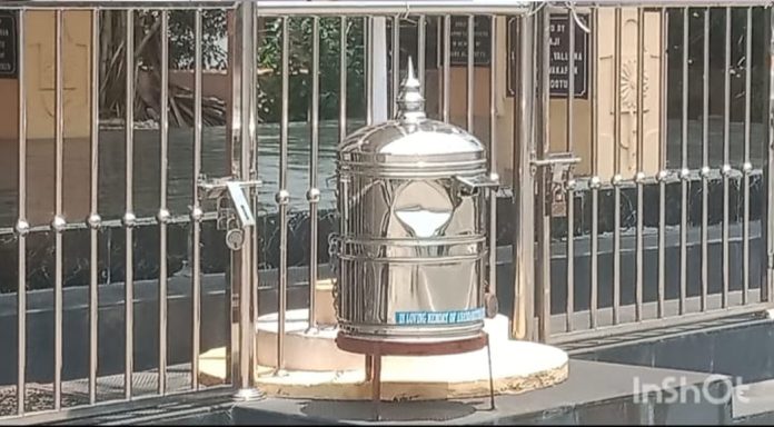 മന്ദിരം കുത്തുകല്ലുങ്കൽപടിയിൽ ക്ഷേത്രത്തിൻ്റെ കാണിക്ക വഞ്ചിയിൽ കല്ലുപയോഗിച്ച് എറിഞ്ഞ ഇതര സംസ്ഥാനക്കാരൻ അറസ്റ്റിൽ മന്ദിരം കുത്തുകല്ലുങ്കൽപടിയിൽ ക്ഷേത്രത്തിൻ്റെ കാണിക്ക വഞ്ചിയിൽ കല്ലുപയോഗിച്ച് എറിഞ്ഞ ഇതര സംസ്ഥാനക്കാരൻ അറസ്റ്റിൽ