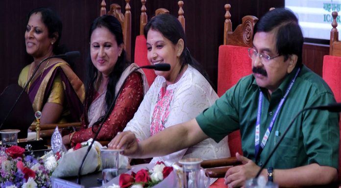 മത്സ്യമേഖലയിലെ സ്ത്രീതിളക്കം : ഐവി ജോസിനും രതികുമാരിക്കും സിഎംഎഫ്ആർഐയുടെ അംഗീകാരം മത്സ്യമേഖലയിലെ സ്ത്രീതിളക്കം : ഐവി ജോസിനും രതികുമാരിക്കും സിഎംഎഫ്ആർഐയുടെ അംഗീകാരം