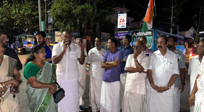 യുഡിഎഫ് പന്തം കൊളുത്തി പ്രകടനവും പ്രതിഷേധയോഗവും നടത്തി യുഡിഎഫ് പന്തം കൊളുത്തി പ്രകടനവും പ്രതിഷേധയോഗവും നടത്തി