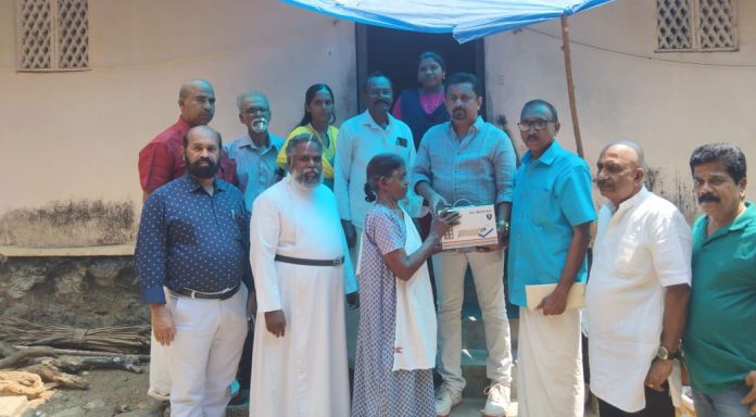 കിടപ്പ് രോഗിക്ക് സഹായവുമായി റാന്നി ജനമൈത്രി സമിതി കിടപ്പ് രോഗിക്ക് സഹായവുമായി റാന്നി ജനമൈത്രി സമിതി