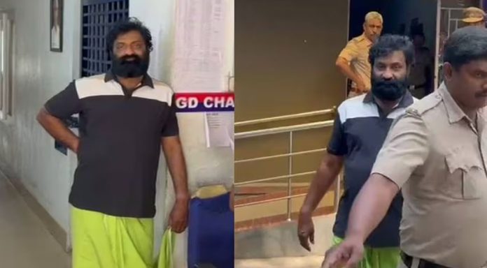 വിദേശരാജ്യങ്ങളിലേക്ക് ജോലി വാഗ്ദാനം ചെയ്ത് പണം തട്ടിയെന്ന പരാതിയില് കലാഭവന് സോബി ജോര്ജ് അറസ്റ്റില് വിദേശരാജ്യങ്ങളിലേക്ക് ജോലി വാഗ്ദാനം ചെയ്ത് പണം തട്ടിയെന്ന പരാതിയില് കലാഭവന് സോബി ജോര്ജ് അറസ്റ്റില്