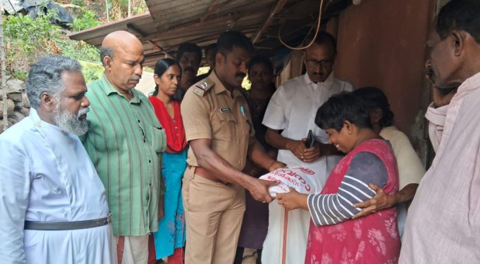 വനിതാ ദിനത്തിൽ മാതാവിനും ഓട്ടിസം ബാധിച്ച 47 വയസുള്ള മകൾക്കും സഹായഹസ്തവുമായി റാന്നി ജനമൈത്രി പോലീസ് വനിതാ ദിനത്തിൽ മാതാവിനും ഓട്ടിസം ബാധിച്ച 47 വയസുള്ള മകൾക്കും സഹായഹസ്തവുമായി റാന്നി ജനമൈത്രി പോലീസ്