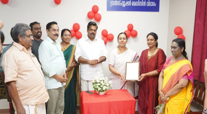 കോന്നിയിലേത് പുതുക്കിയ മാനദണ്ഡങ്ങൾ പ്രകാരം പ്രവർത്തനമാരംഭിച്ച ആദ്യ ബ്ലഡ് ബാങ്ക് : മന്ത്രി വീണാ ജോർജ് കോന്നിയിലേത് പുതുക്കിയ മാനദണ്ഡങ്ങൾ പ്രകാരം പ്രവർത്തനമാരംഭിച്ച ആദ്യ ബ്ലഡ് ബാങ്ക് : മന്ത്രി വീണാ ജോർജ്