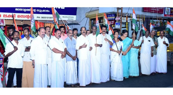 സിദ്ധാർഥിന്റെ കൊലപാതകം ; മലയാലപ്പുഴയിൽ യു.ഡി.എഫ് പ്രതിഷേധ പ്രകടനവും യോഗവും നടത്തി സിദ്ധാർഥിന്റെ കൊലപാതകം ; മലയാലപ്പുഴയിൽ യു.ഡി.എഫ് പ്രതിഷേധ പ്രകടനവും യോഗവും നടത്തി