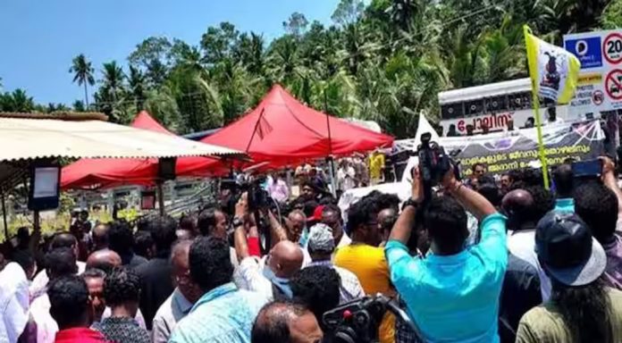 വിഴിഞ്ഞം സമരം ; രജിസ്റ്റര് ചെയ്ത 157 കേസുകള് സര്ക്കാര് പിന്വലിച്ചു വിഴിഞ്ഞം സമരം ; രജിസ്റ്റര് ചെയ്ത 157 കേസുകള് സര്ക്കാര് പിന്വലിച്ചു