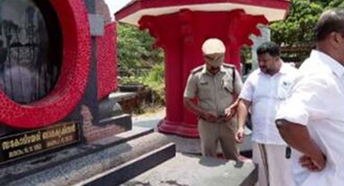 പയ്യാമ്പലത്ത് സി പി എം നേതാക്കളുടെ സ്മൃതി കുടീരങ്ങളിൽ കരി ഓയിൽ ഒഴിച്ചു പയ്യാമ്പലത്ത് സി പി എം നേതാക്കളുടെ സ്മൃതി കുടീരങ്ങളിൽ കരി ഓയിൽ ഒഴിച്ചു
