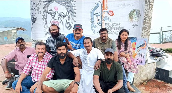 സത്യഭാമ കലാകേരളത്തിന് അപമാനം ; കലാകാരന്മാരുടെ വ്യത്യസ്തമായ പ്രതിഷേധം ടൂറിസ്റ്റ് കേന്ദ്രമായ പരുന്തുപാറയിലും സത്യഭാമ കലാകേരളത്തിന് അപമാനം ; കലാകാരന്മാരുടെ വ്യത്യസ്തമായ പ്രതിഷേധം ടൂറിസ്റ്റ് കേന്ദ്രമായ പരുന്തുപാറയിലും
