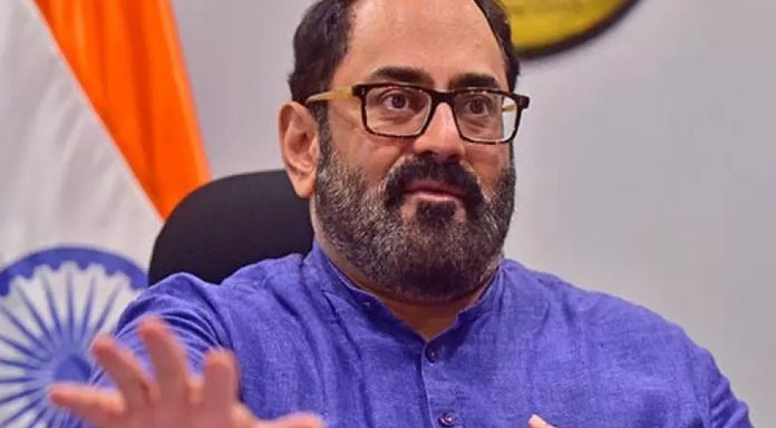 പ്രിയങ്കയെ കെട്ടിയിറക്കുന്നത് വയനാട്ടിലെ ജനങ്ങളെ വീണ്ടും പറ്റിക്കാന് ; പരിഹസിച്ച് ബിജെപി പ്രിയങ്കയെ കെട്ടിയിറക്കുന്നത് വയനാട്ടിലെ ജനങ്ങളെ വീണ്ടും പറ്റിക്കാന് ; പരിഹസിച്ച് ബിജെപി