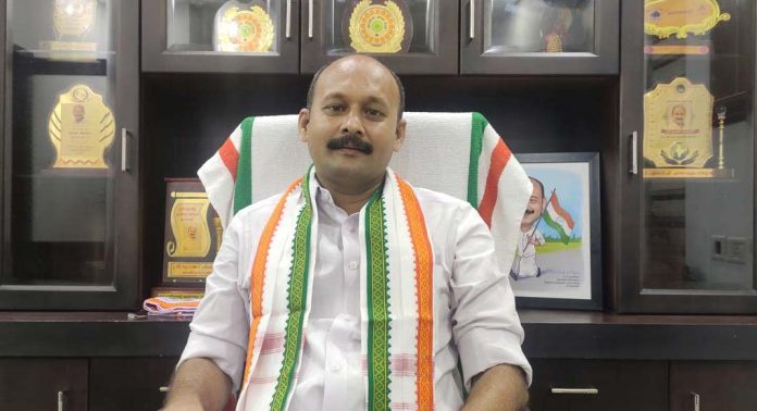 മുഹമ്മദ് ഷിയാസ് ഇന്ന് പോലീസിന് മുന്നിൽ ഹാജരാകും മുഹമ്മദ് ഷിയാസ് ഇന്ന് പോലീസിന് മുന്നിൽ ഹാജരാകും