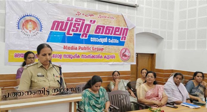 സ്ട്രീറ്റ് ലൈറ്റ് സോഷ്യല് ഫോറം സൗജന്യ സംരംഭകത്വ ശില്പശാല സംഘടിപ്പിച്ചു സ്ട്രീറ്റ് ലൈറ്റ് സോഷ്യല് ഫോറം സൗജന്യ സംരംഭകത്വ ശില്പശാല സംഘടിപ്പിച്ചു