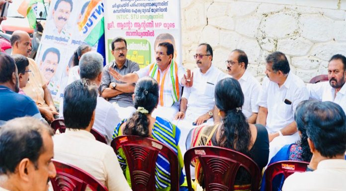 ട്രാക്ക് തെറ്റിയ ട്രാക്കോ കേബിൾസും പട്ടിണിയിലായ തൊഴിലാളികളും ; ജനകീയ ചർച്ച നടത്തി ട്രാക്ക് തെറ്റിയ ട്രാക്കോ കേബിൾസും പട്ടിണിയിലായ തൊഴിലാളികളും ; ജനകീയ ചർച്ച നടത്തി