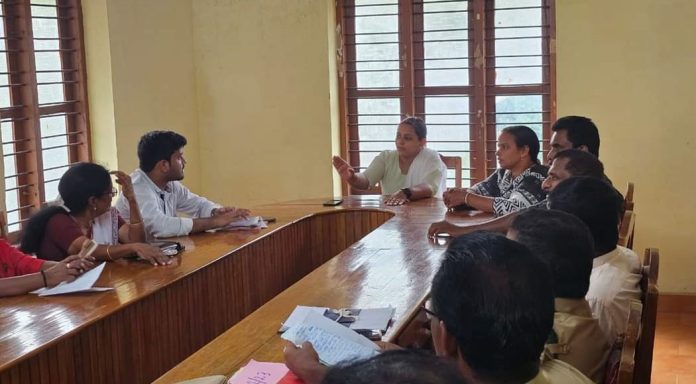 കാട്ടാന ശല്യം : അരുവാപ്പുലം ഗ്രാമപഞ്ചായത്തിൽ യോഗം ചേര്ന്നു കാട്ടാന ശല്യം : അരുവാപ്പുലം ഗ്രാമപഞ്ചായത്തിൽ യോഗം ചേര്ന്നു