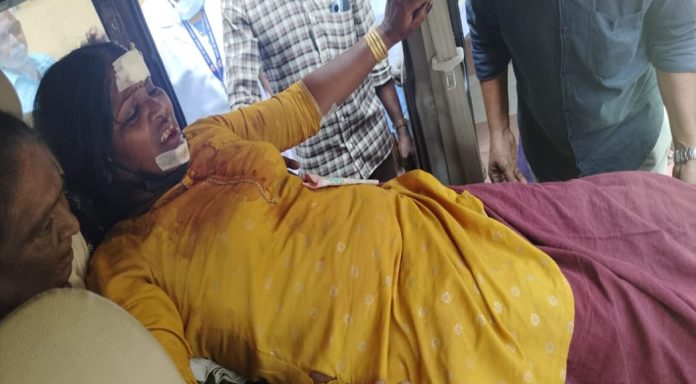 ബൈക്ക് നിയന്ത്രണം വിട്ട് മറിഞ്ഞ് വീട്ടമ്മയ്ക്ക് പരുക്കേറ്റു ബൈക്ക് നിയന്ത്രണം വിട്ട് മറിഞ്ഞ് വീട്ടമ്മയ്ക്ക് പരുക്കേറ്റു