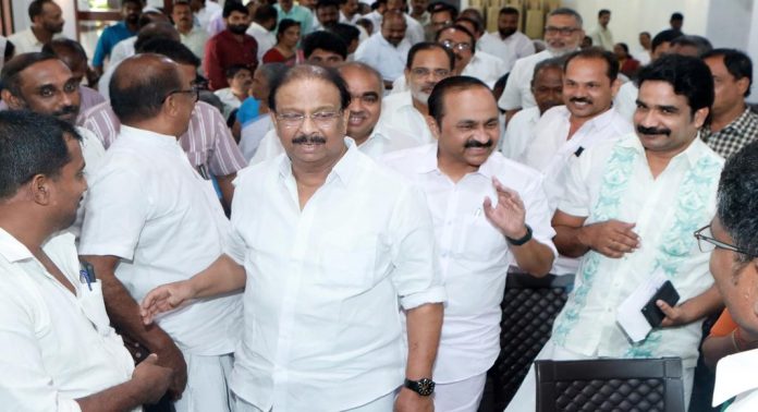 കെ.പി.സി.സി നേതൃമാറ്റത്തിൽ കേരള നേതാക്കൾ പല തട്ടിൽ കെ.പി.സി.സി നേതൃമാറ്റത്തിൽ കേരള നേതാക്കൾ പല തട്ടിൽ