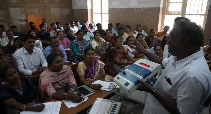 പോളിംഗ് ഉദ്യോഗസ്ഥർക്കുള്ള പരിശീലനം : ജീവനക്കാർ നിർബന്ധമായും പങ്കെടുക്കണം പോളിംഗ് ഉദ്യോഗസ്ഥർക്കുള്ള പരിശീലനം : ജീവനക്കാർ നിർബന്ധമായും പങ്കെടുക്കണം
