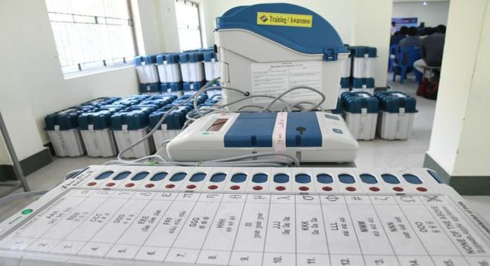 കോഴിക്കോട്ടെയും പത്തനംതിട്ടയിലെയും ബൂത്തുകളിൽ വോട്ടിങ് യന്ത്രത്തിന് തകരാർ ; തൃക്കാക്കരയിൽ വിവിപാറ്റിന് തകരാര് കോഴിക്കോട്ടെയും പത്തനംതിട്ടയിലെയും ബൂത്തുകളിൽ വോട്ടിങ് യന്ത്രത്തിന് തകരാർ ; തൃക്കാക്കരയിൽ വിവിപാറ്റിന് തകരാര്