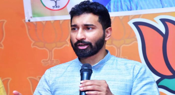 ആന്റോ ആന്റണി സംസാരിക്കുന്നത് പരാജിതന്റെ ഭാഷയിൽ : അനിൽ ആന്റണി ആന്റോ ആന്റണി സംസാരിക്കുന്നത് പരാജിതന്റെ ഭാഷയിൽ : അനിൽ ആന്റണി