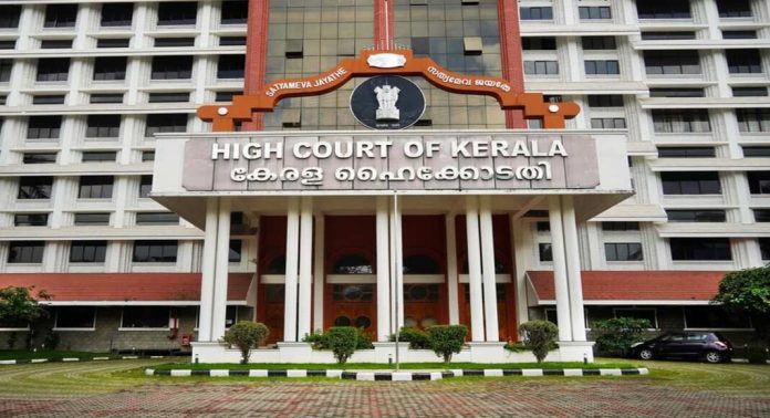 മൂന്നാറിലെ ഭൂമി കയ്യേറ്റ കേസിൽ സംസ്ഥാന സർക്കാരിനെതിരെ രൂക്ഷ വിമർശനവുമായി ഹൈക്കോടതി മൂന്നാറിലെ ഭൂമി കയ്യേറ്റ കേസിൽ സംസ്ഥാന സർക്കാരിനെതിരെ രൂക്ഷ വിമർശനവുമായി ഹൈക്കോടതി