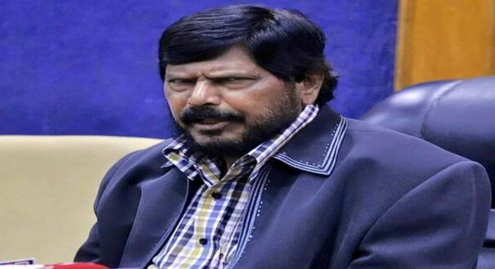 ഭരണഘടന തിരുത്തിയാല് രാജിവെയ്ക്കുമെന്ന് രാംദാസ് അത്തവാലെ ഭരണഘടന തിരുത്തിയാല് രാജിവെയ്ക്കുമെന്ന് രാംദാസ് അത്തവാലെ