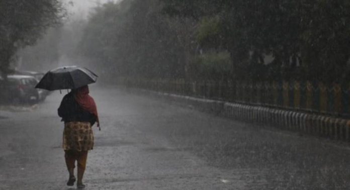 ഇടിമിന്നലോട് കൂടിയ മഴയ്ക്കും ശക്തമായ കാറ്റിനും സാധ്യത ഇടിമിന്നലോട് കൂടിയ മഴയ്ക്കും ശക്തമായ കാറ്റിനും സാധ്യത