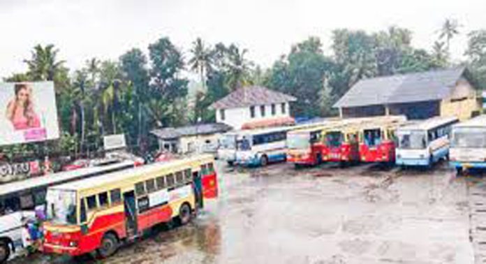 പരാധീനതകള്ക്ക് നടുവില് അടൂര് കെ.എസ്.ആര്.ടി.സി സ്റ്റാന്റ് പരാധീനതകള്ക്ക് നടുവില് അടൂര് കെ.എസ്.ആര്.ടി.സി സ്റ്റാന്റ്