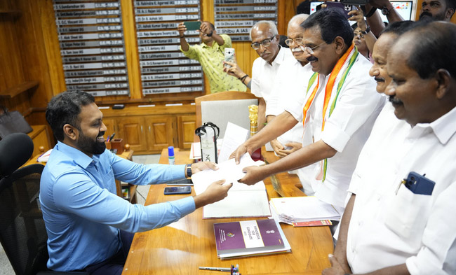 പത്തനംതിട്ട ; യുഡിഎഫ് സ്ഥാനാർഥി ആന്റോ ആന്റണി നാമനിർദ്ദേശ പത്രിക സമർപ്പിച്ചു പത്തനംതിട്ട ; യുഡിഎഫ് സ്ഥാനാർഥി ആന്റോ ആന്റണി നാമനിർദ്ദേശ പത്രിക സമർപ്പിച്ചു