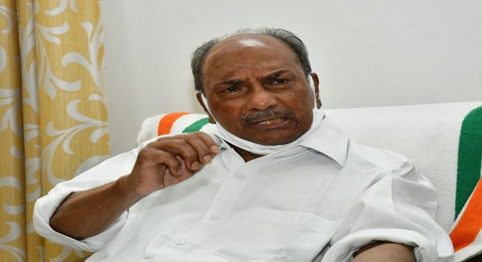 വയനാട്ടിൽ രാഹുൽ ഗാന്ധിയ്ക്കെതിരെ സ്ഥാനാർത്ഥിയെ നിർത്തിയ എൽ ഡി എഫിന് തെറ്റിയെന്ന് എ കെ ആന്റണി വയനാട്ടിൽ രാഹുൽ ഗാന്ധിയ്ക്കെതിരെ സ്ഥാനാർത്ഥിയെ നിർത്തിയ എൽ ഡി എഫിന് തെറ്റിയെന്ന് എ കെ ആന്റണി