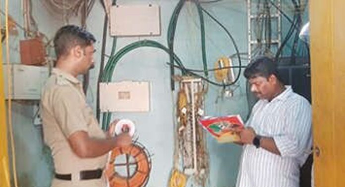 ആനന്ദപ്പള്ളി ജംഗ്ഷനിലെ ബി.എസ്.എൻ.എൽ. മൊബൈൽ ടവറിന്റെ കേബിളും ഉപകരണങ്ങളും മോഷണം പോയി ആനന്ദപ്പള്ളി ജംഗ്ഷനിലെ ബി.എസ്.എൻ.എൽ. മൊബൈൽ ടവറിന്റെ കേബിളും ഉപകരണങ്ങളും മോഷണം പോയി