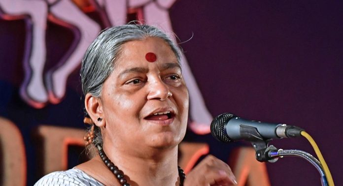 ബിജെപിയുടെ ഭക്ഷ്യകിറ്റ് വിതരണം കോളനികളിലുള്ള മനുഷ്യരെ വില കുറച്ച് കാണുന്നതിന് തെളിവാണെന്ന് ആനി രാജ ; തെരഞ്ഞെടുപ്പ് കമ്മീഷനോട് നടപടിയെടുക്കണമെന്നും ആവശ്യം ബിജെപിയുടെ ഭക്ഷ്യകിറ്റ് വിതരണം കോളനികളിലുള്ള മനുഷ്യരെ വില കുറച്ച് കാണുന്നതിന് തെളിവാണെന്ന് ആനി രാജ ; തെരഞ്ഞെടുപ്പ് കമ്മീഷനോട് നടപടിയെടുക്കണമെന്നും ആവശ്യം