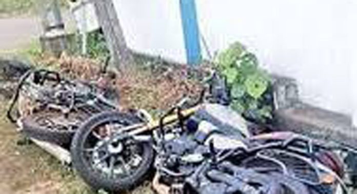 നൂറനാട് പാലമുക്ക് ട്രാൻസ്ഫോർമർ ജംഗ്ഷന് അപകടമേഖലയാകുന്നു നൂറനാട് പാലമുക്ക് ട്രാൻസ്ഫോർമർ ജംഗ്ഷന് അപകടമേഖലയാകുന്നു
